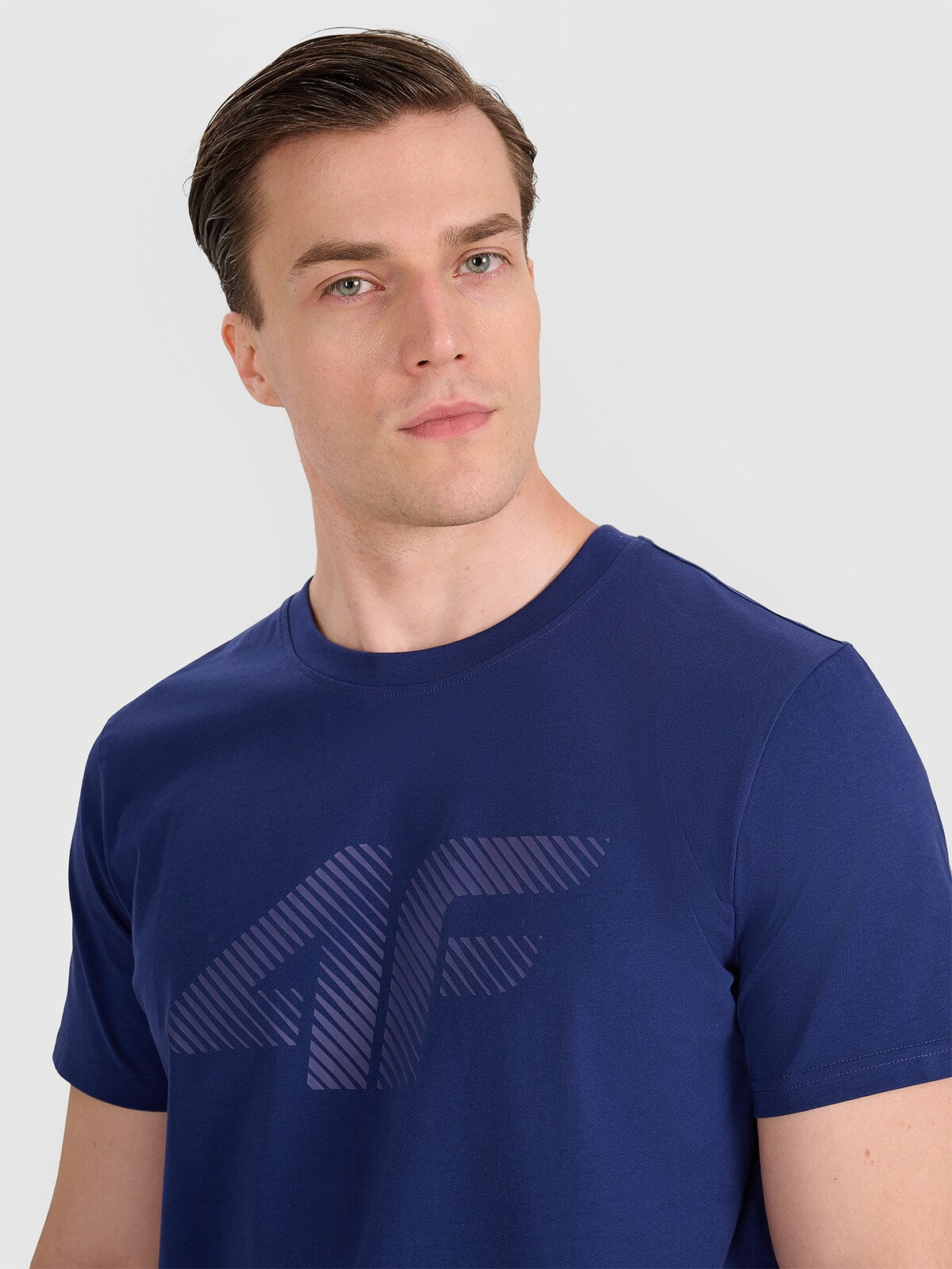 T-shirt regular z nadrukiem męski - biały