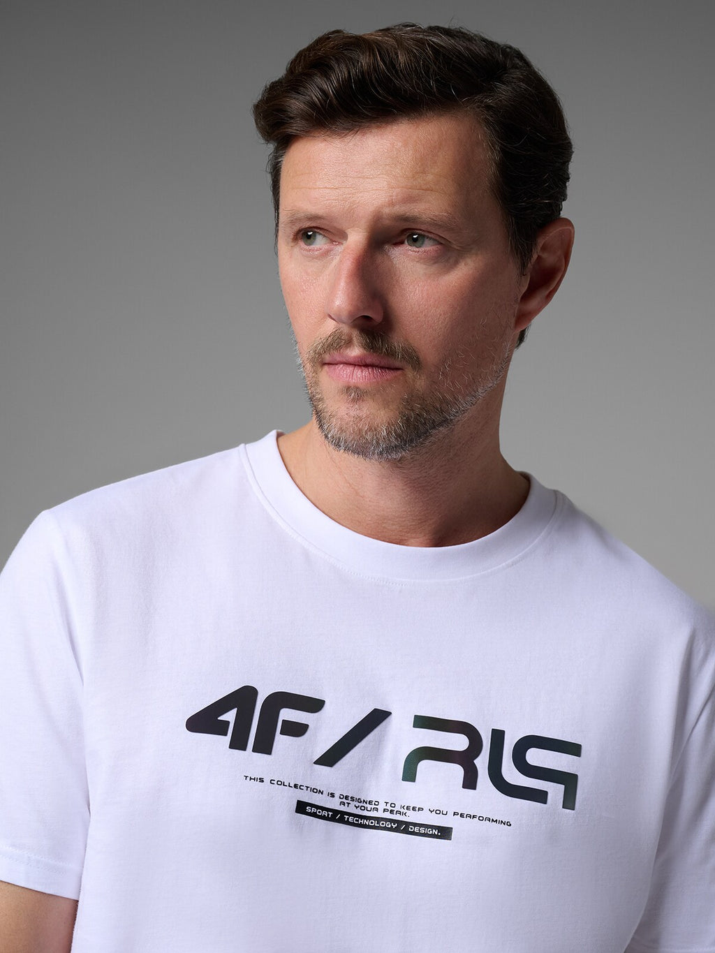T-shirt regular z nadrukiem męski 4FIVO x Robert Lewandowski - czarny